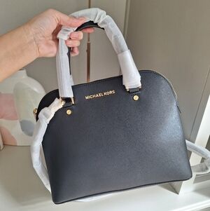 BRAND NEW  MICHAEL Michael Kors Cindy Leather Medium Dome Satchel in Black
